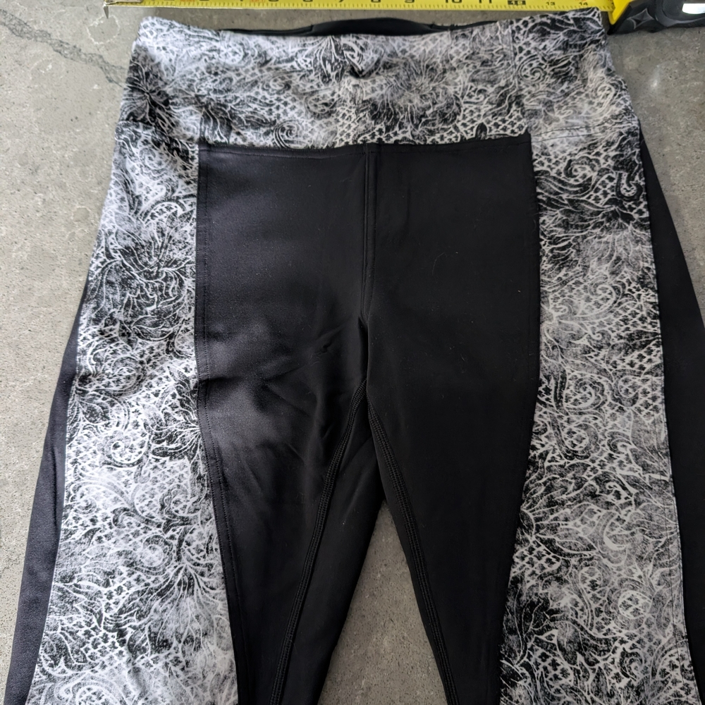 Lululemon Athletica Black and Gray Patterned Capris